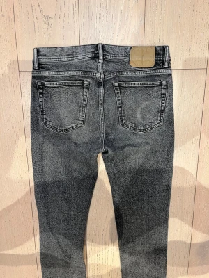Acne jeans - Skick: 9/10 | Storleksettiker är avklippta men sitter som 30/32