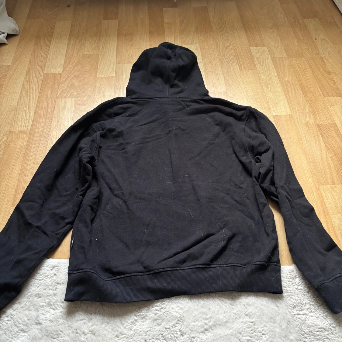 Svart hoodie från Wasted Paris  - 1