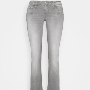 ltb jeans valerie - Säljer mina ltb jeans i modellen Valerie, storlek 27/34. Dem är i nytt skick då dem endast är använda ett fåtal gånger💗