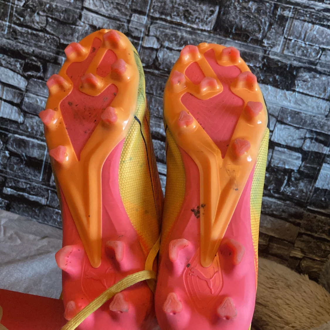 Gula fotbollsskor från Puma strl 44 - 2