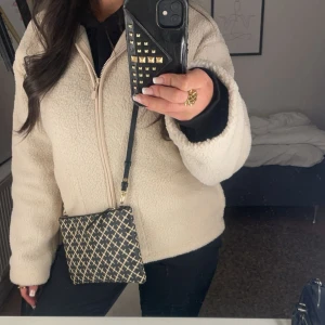 Teddy jacka - Använd några gånger men är i jättebra skick💞