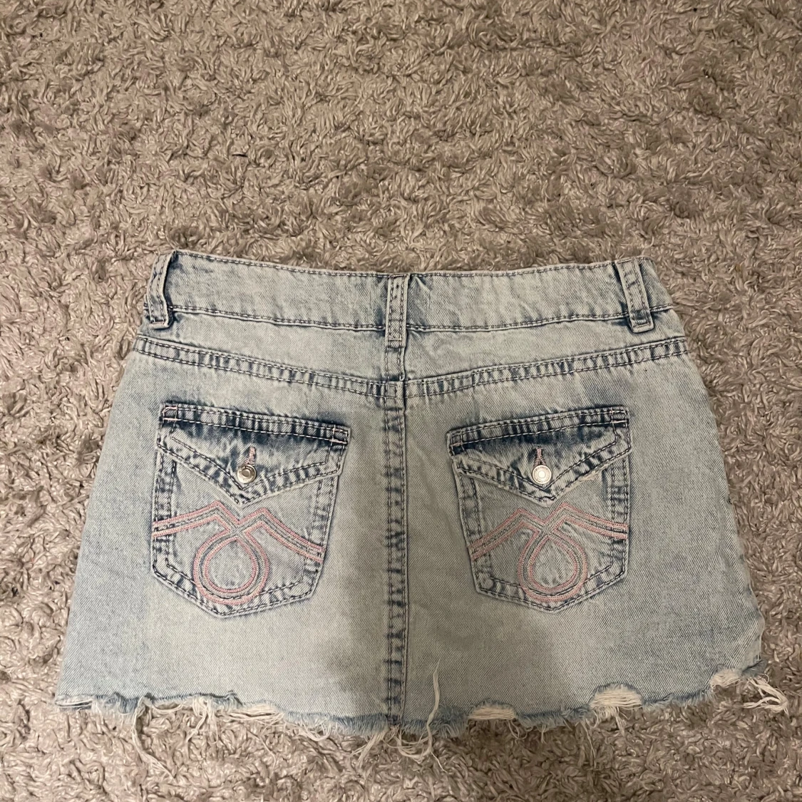 Kjol med rosa på fickorna  - 1