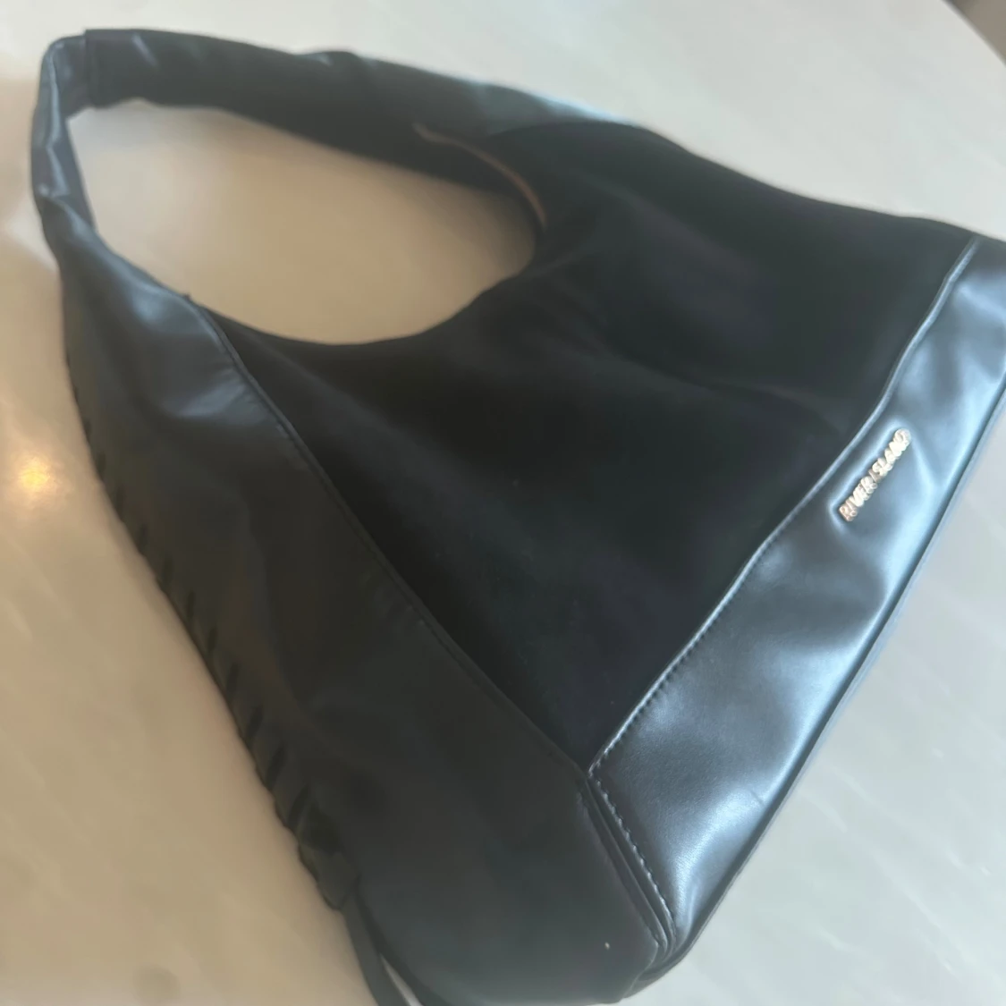 Svart axelväska från Riversvart Island - 4