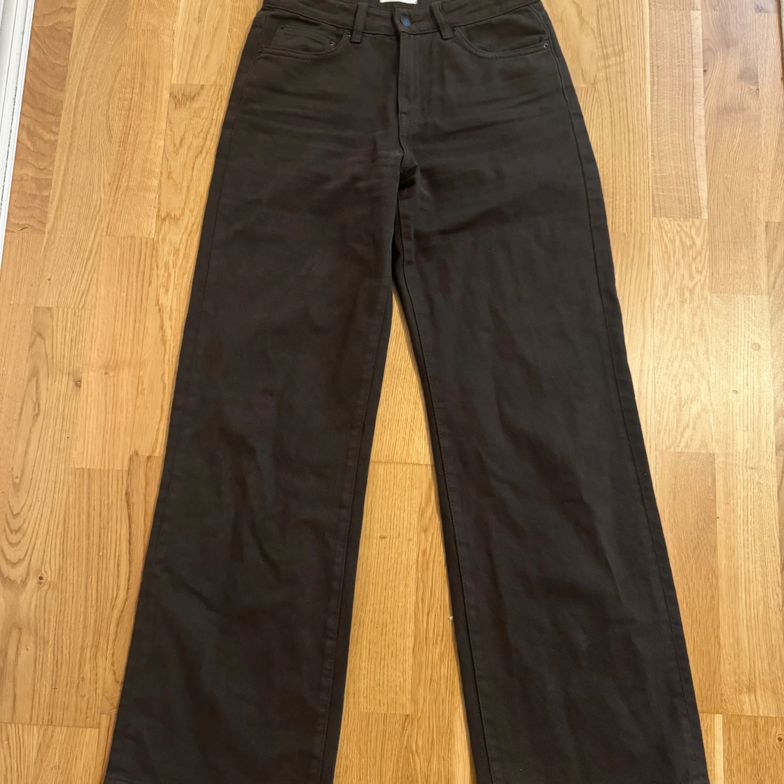 Bruna raka jeans med mellan hög midja - 3