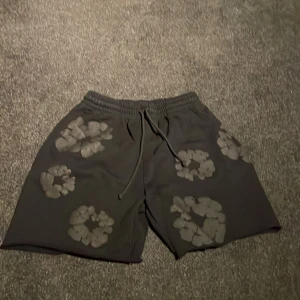 Denim Tears - Denim tears shorts. Väldigt fint skick näst intill nytt! 