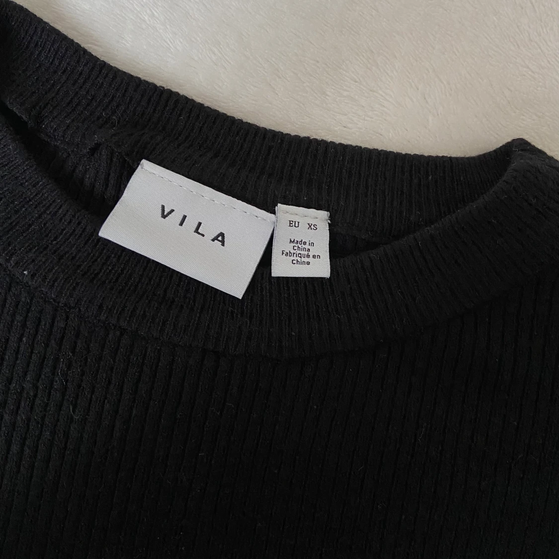 Svart ribbad tröja - 1