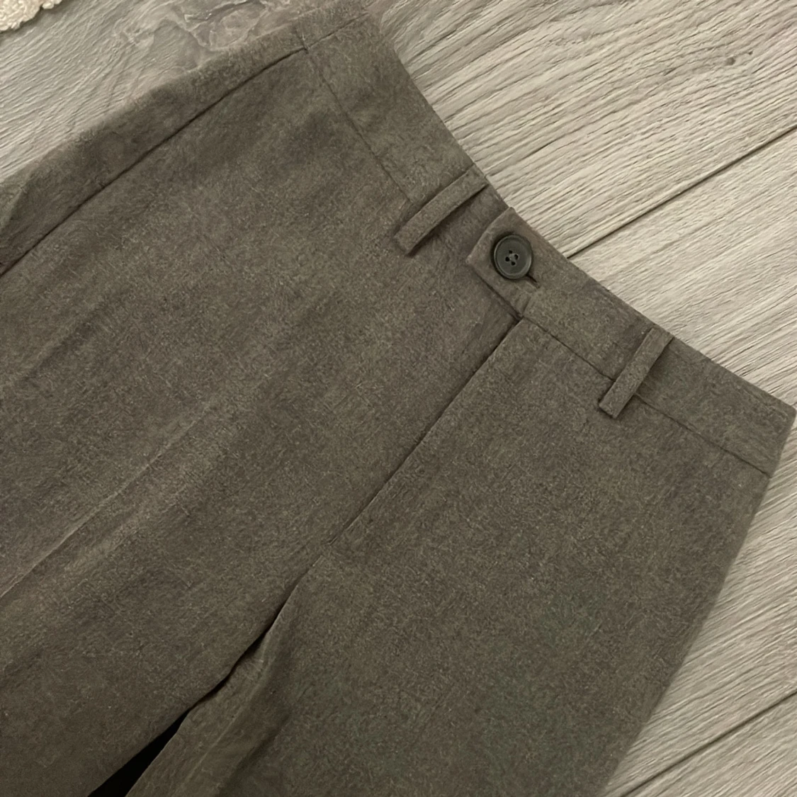 Mörkgrå kostymbyxor från Stradivarius