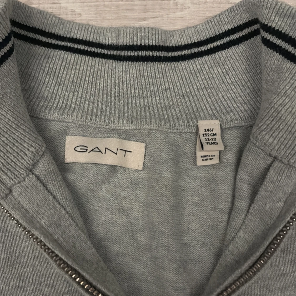 Grå half zip tröja från GANT - 2