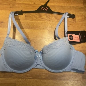 Set från hunkemöller  - Bh storlek 75B och trosan xs