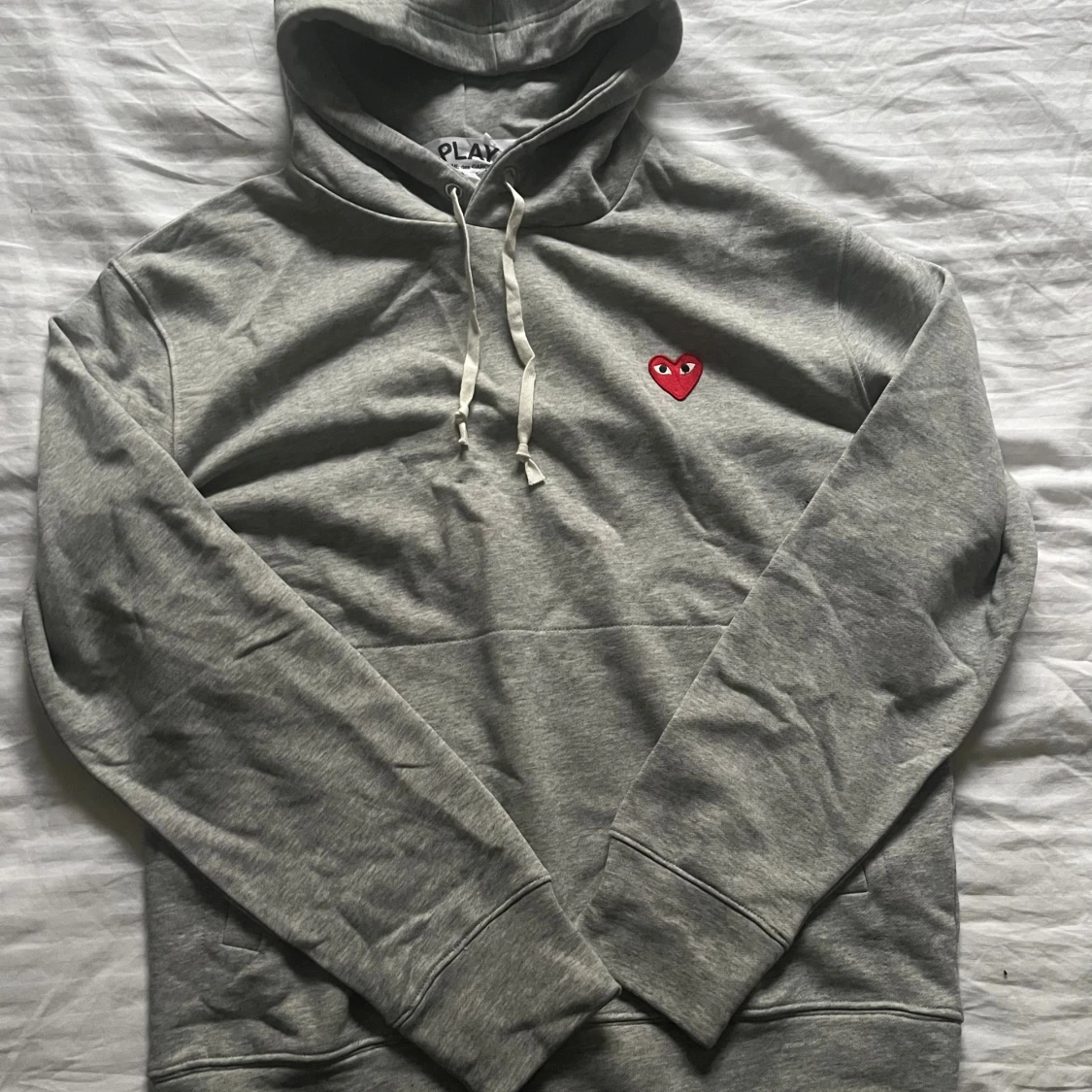 Grå hoodie Comme des Garçons Play i storlek S