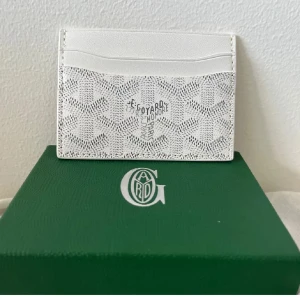 Vit Gojard korthållare - No size