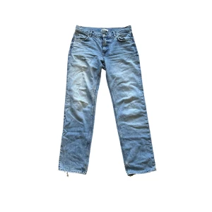 Perfect jeans - GinaTricot - Jeans från GinaTricot inköpta 2023 så är ganska använda men fint skick! Raka i passformen. 