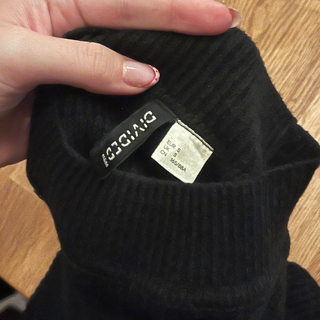 Svart stickad tröja - 2