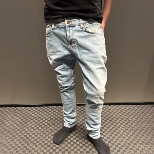 Nudie jeans  - Väldigt trevliga jeans från nudie. Perfekta för en stilren look😁 hör av dig vid frågor🫡