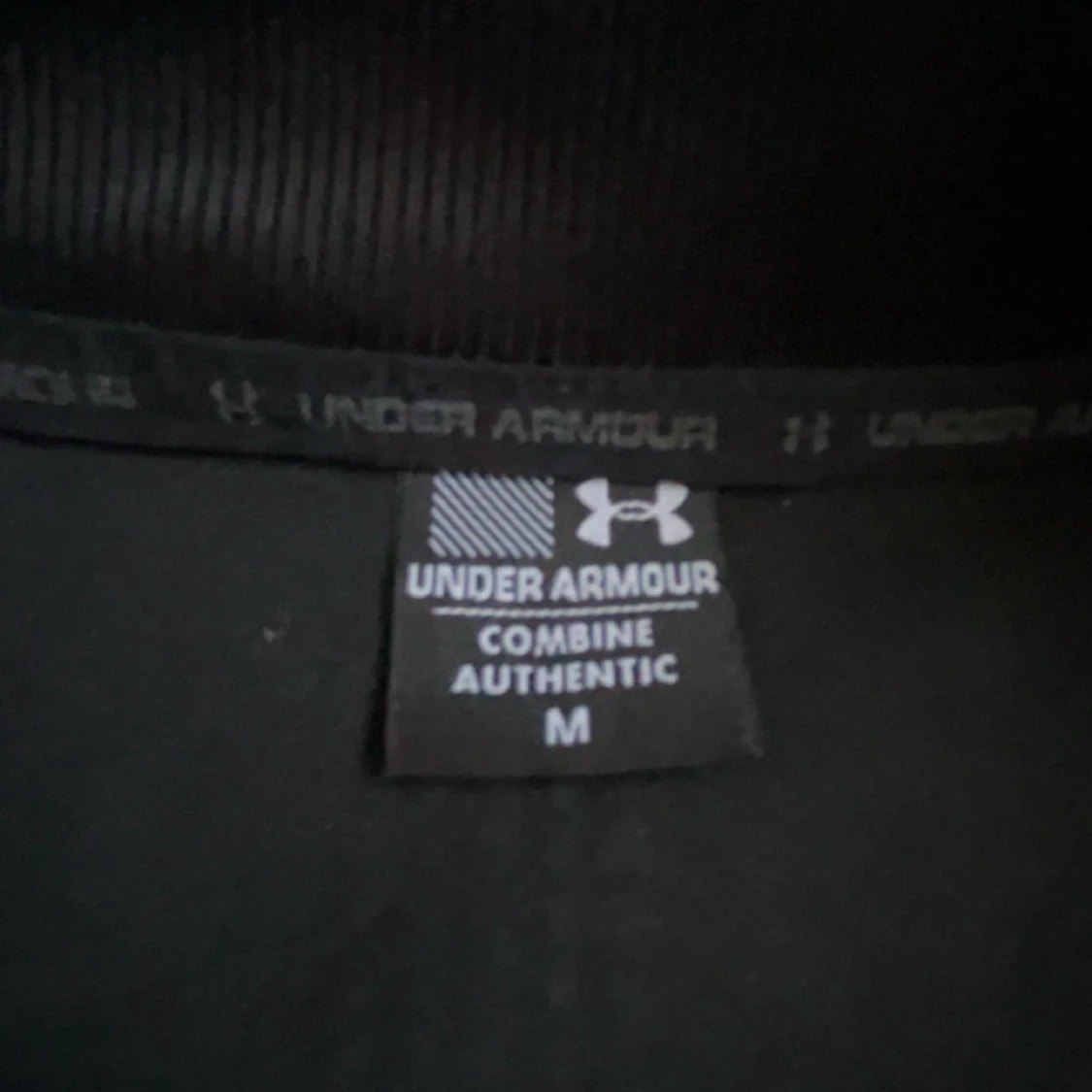 Svart vindjacka från Under Armour M - 1