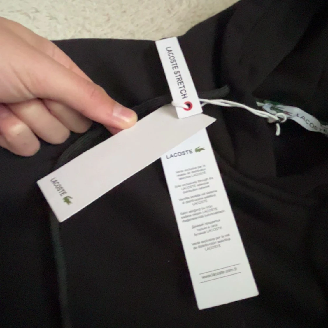 Svart hoodie från Lacoste med huva - 2