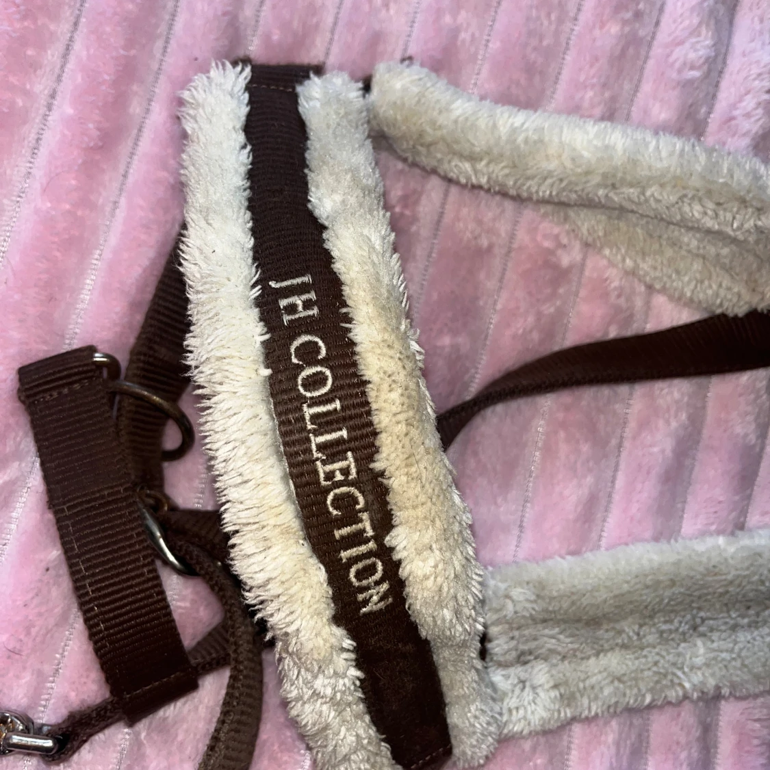 Brun fluff grimma från JH Collection