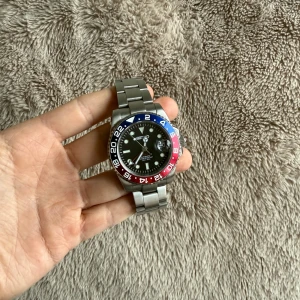 Seiko Mod Pepsi - Nyskick - Säljer en Seiko Mod Pepsi klocka i nyskick! Köpt här på plick men används inte längre, på grund av att jag införskaffat mig en ny klocka. Klockan är moddad vilket innebär att alla delar inte är original.