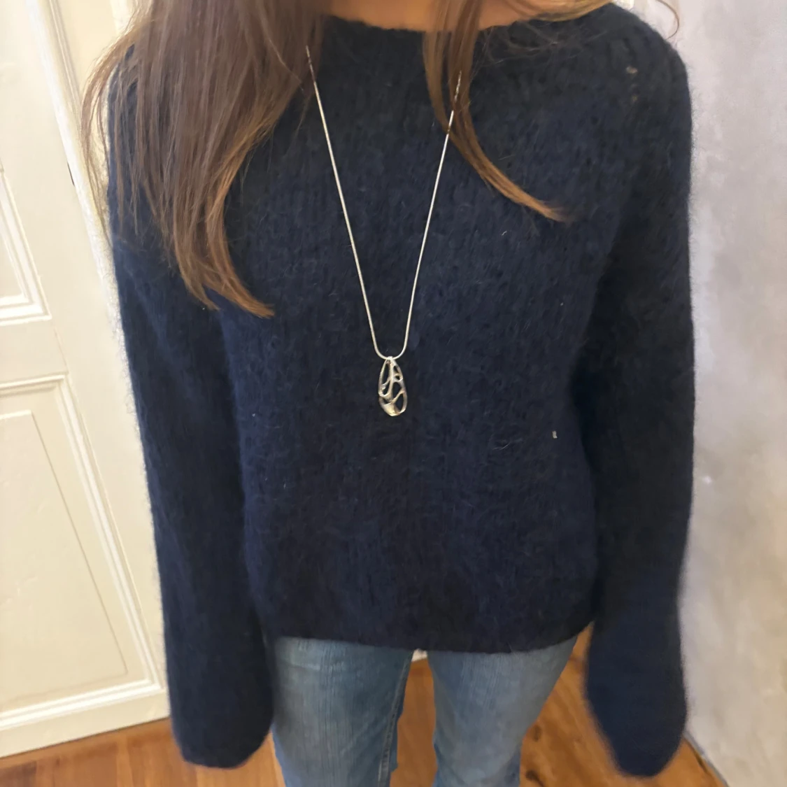 Mörkblå stickad tröja med loose fit