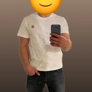 T-shirt  - Helt ny! Levereras inplastade, skickas inom 24h🔜📦 Finns fler bilder privat 🙌🏼                          Personen på bilden är 180cm lång och väger 80kg. Personen på bilden bär en Storlek M. 