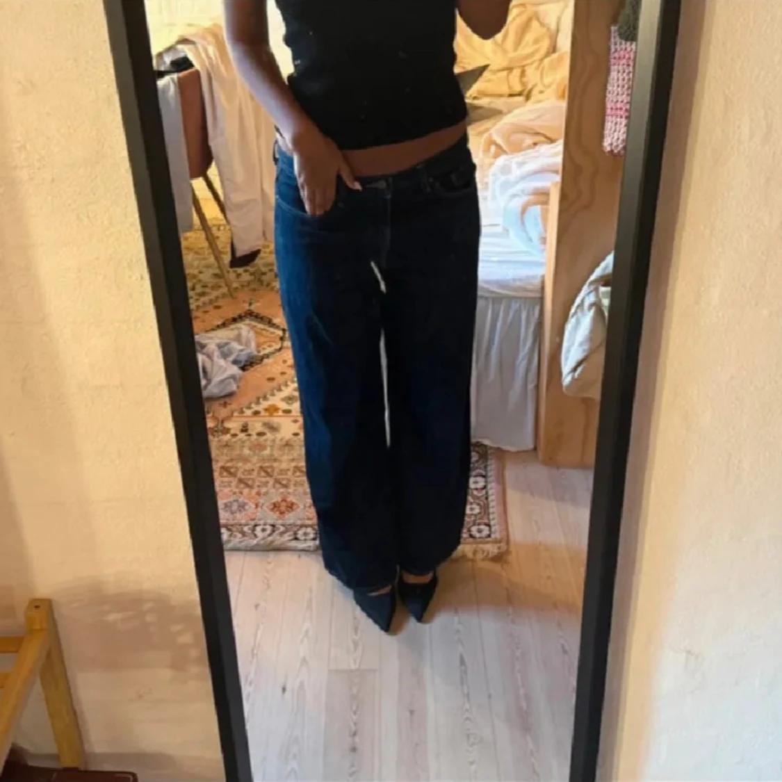 Mörkblå wide jeans med låg midja