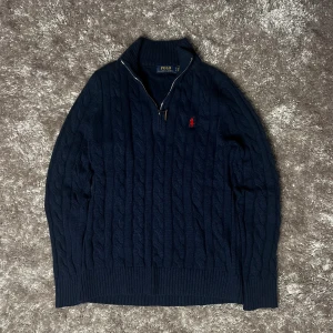 Ralph lauren cable quarter zip - Ralph lauren classy cableknit quarter zip Brand - Ralph lauren Color - Navy with red logo Condition - 10/10 no flaws