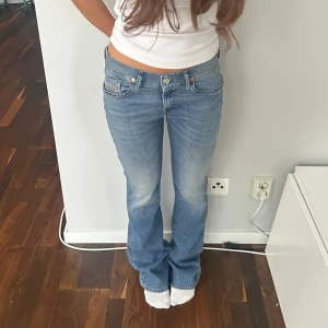 Ljusblå Diesel jeans  - Ljusblå diesel jeans i storlek S. Midja: 37x2 cm innerben: 80 cm