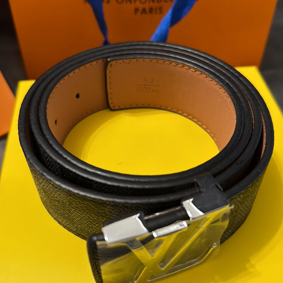 L och V rutig skinnbälte svart - 1