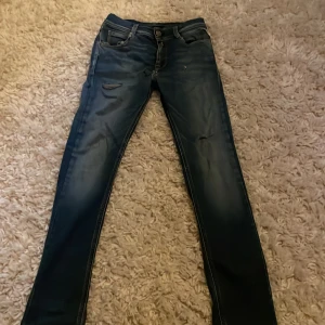 Replay jeans - Tja. Säljer dessa as feta replay. Skicka ett pm om du har en fundering.