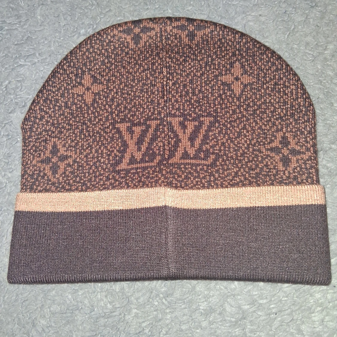 Brun mössa med logga - 1