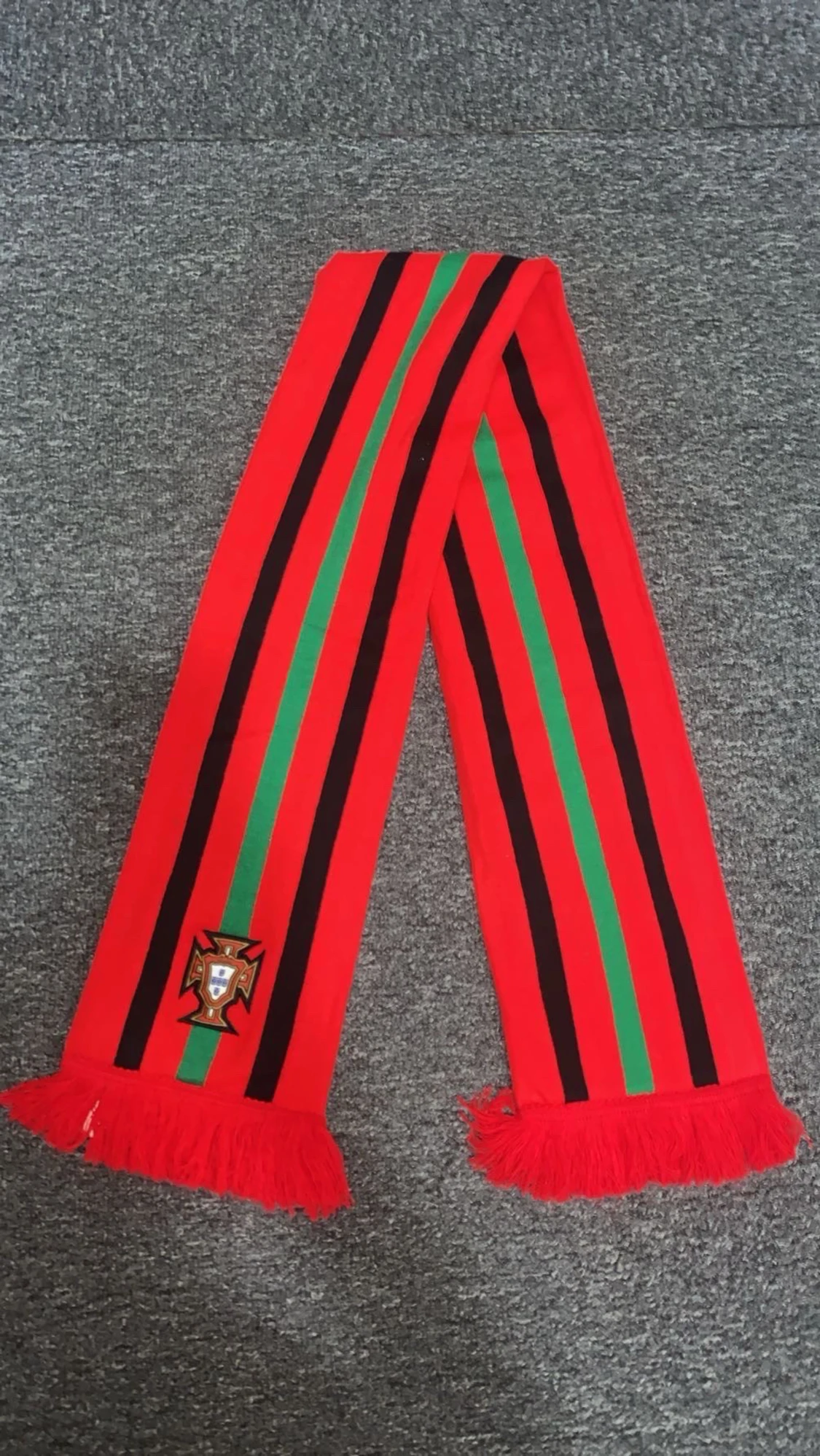 Portugal halsduk med ränder och emblem