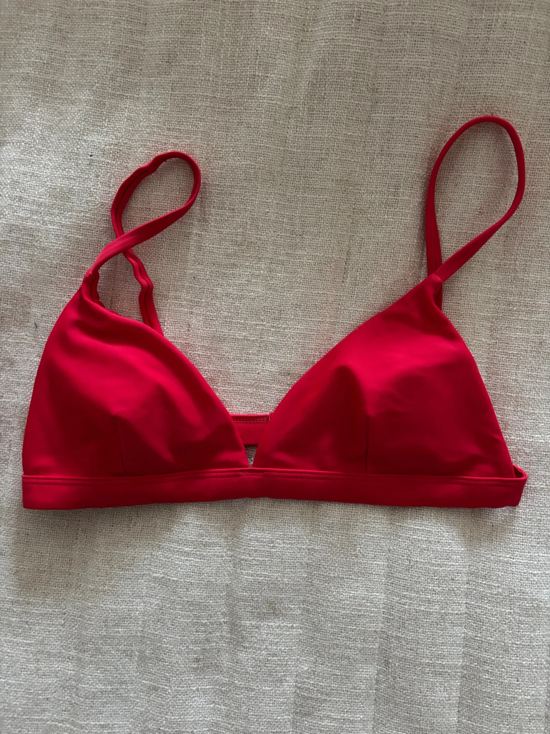 Rödrosa bikiniöverdel med justerbara band