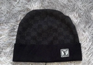 Lv Mössa  - Svart oanvänd lv mössa, one size & skick 10/10! Pris kan diskuteras. 