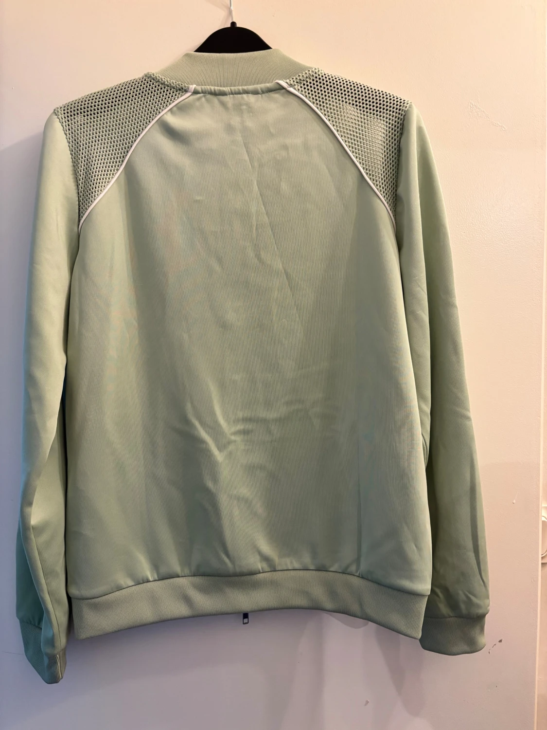 Ljusgrön bomberjacka från Guess - 1