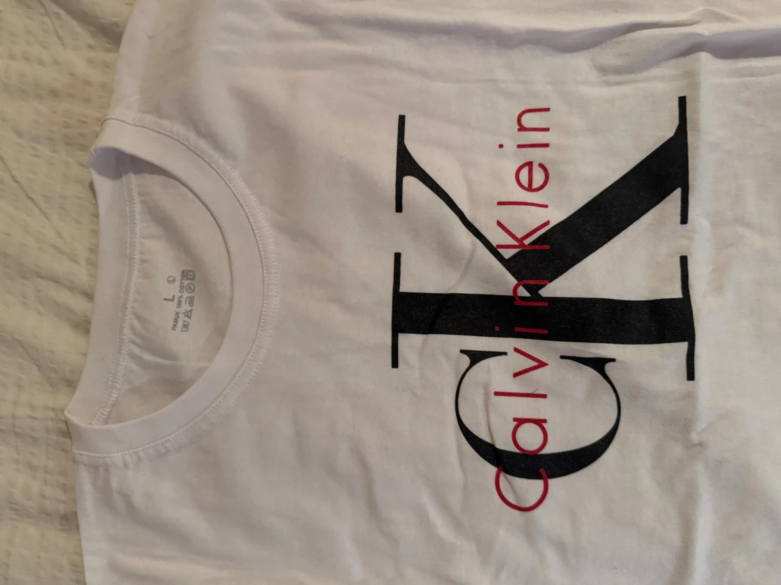 Vit Calvin Klein t-shirt med logga - 1