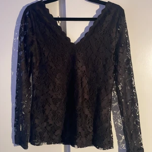 Svart spetstopp Vila - Spetstopp Vila storlek S
