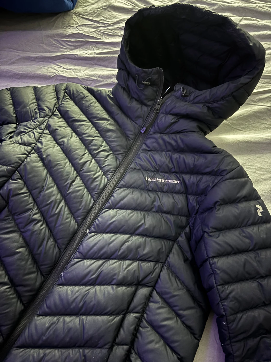 Svart dunjacka Peak Performance - 1