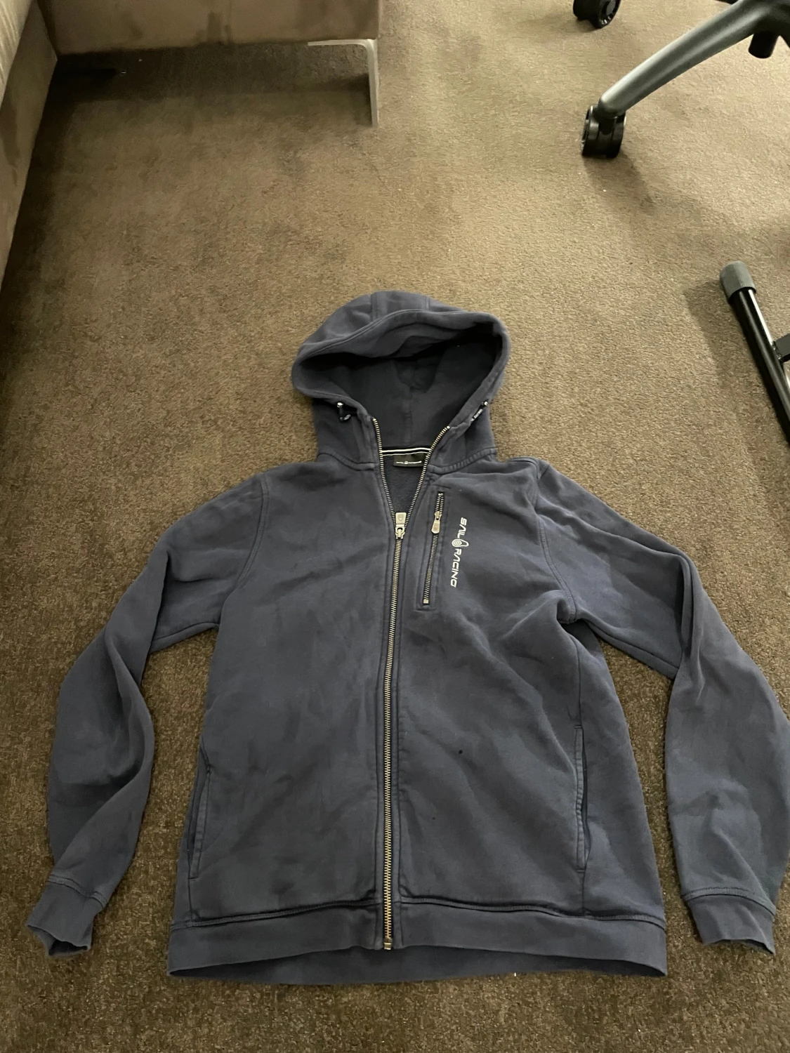 Mörkblå hoodie från Sail Racing