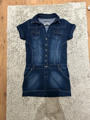 Jeansklänning  - Jättesnygg Jeansklänning 