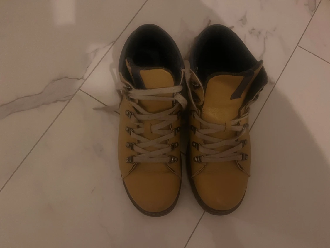 Beige kängor med snörning - 1