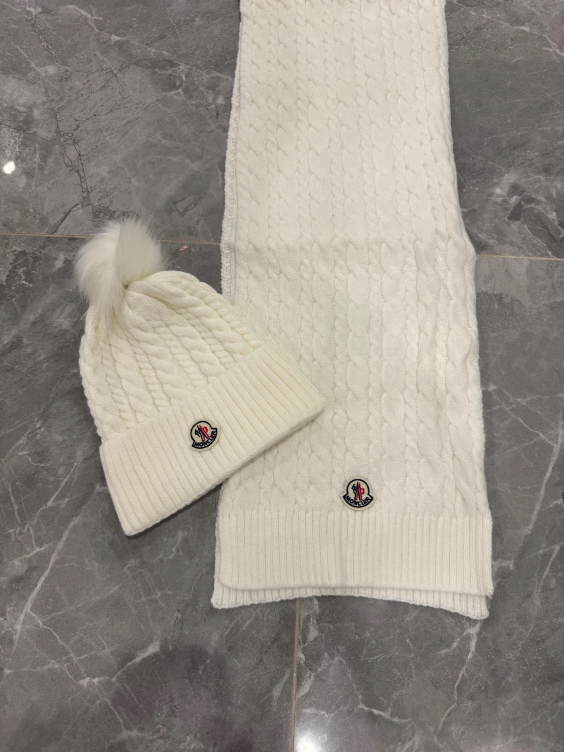 Moncler scarf set