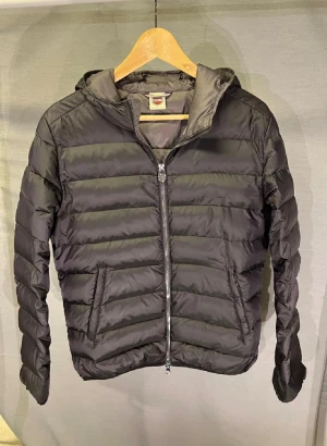 Colmar jacka  - Colmar jacka i svart färg: skick10/10 storlek:46=S, pris:1499kr. Perfektet jacka nu till vintern❄️