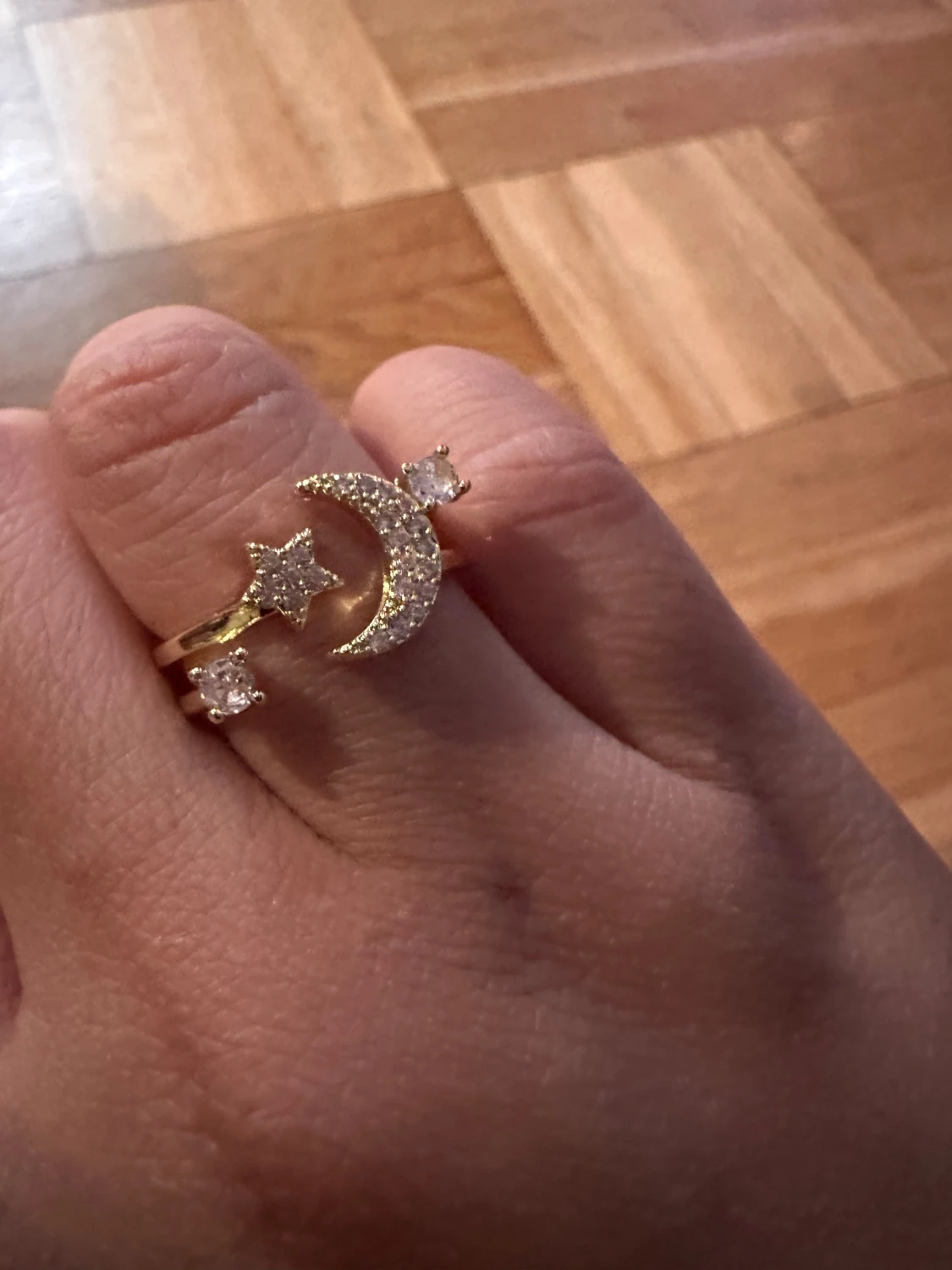 Guldig ring med måne och stjärna - 2