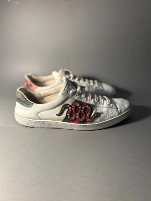 Gucci ace skor  - Skick 6/10 går att använda fint !  Inget OG