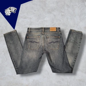 NUDIE JEANS LEAN DEAN  - Fet Nudie jeans Lean Dean | Skick: 8.5/10 | Strl: W28 L32 | Modellen är 180cm | Hör av dig vid intresse eller om du undrar någonting! 