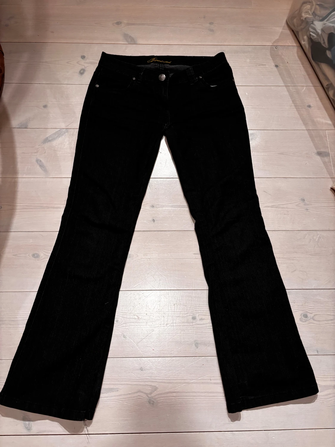 Svarta lågmidjade bootcut jeans  - 3