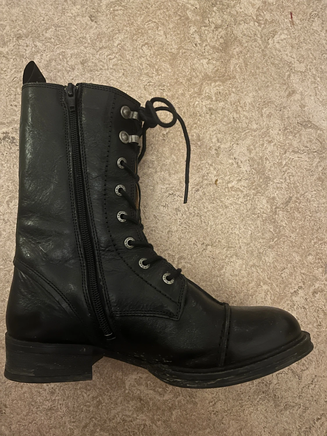 Svarta skinnkängor med snörning - 2