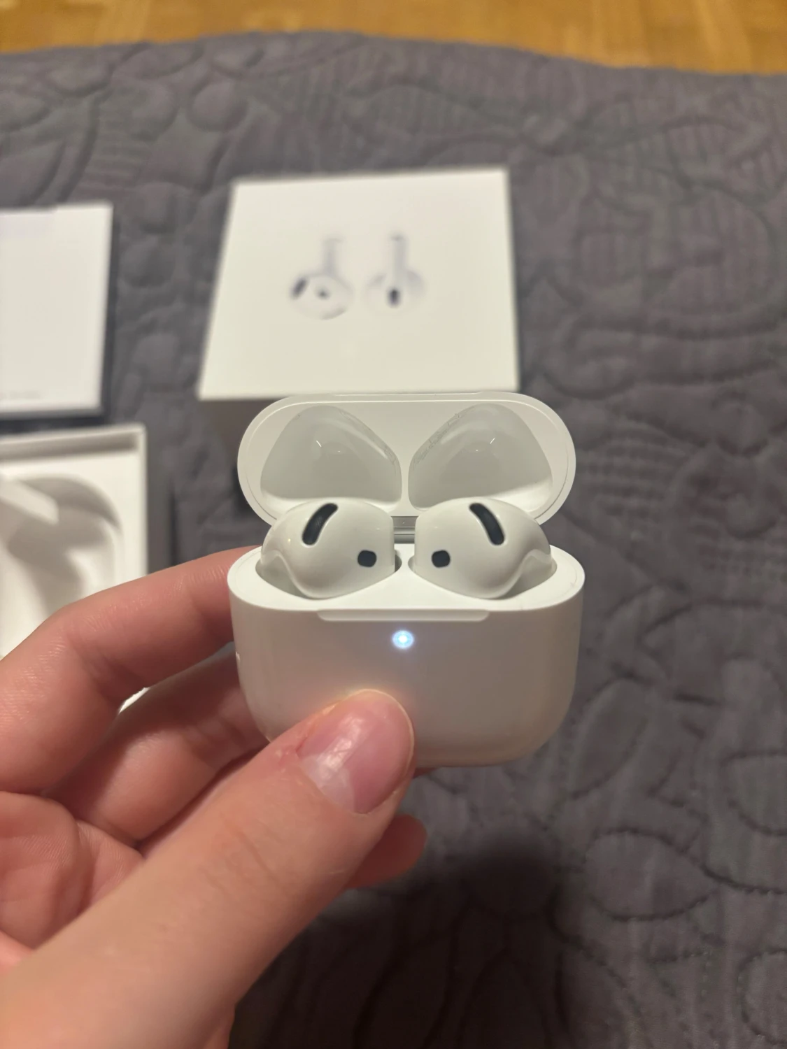 AirPods 4 - 3