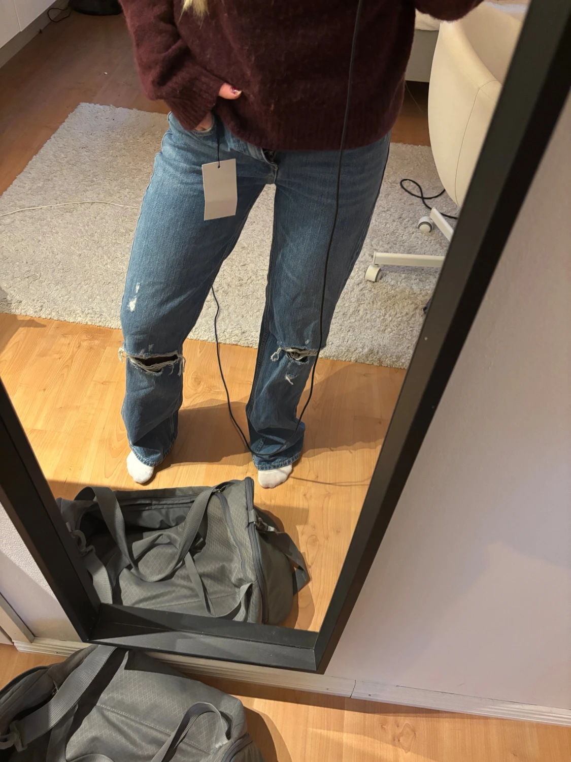Lågmidja blå slitna jeans med hål  - 1