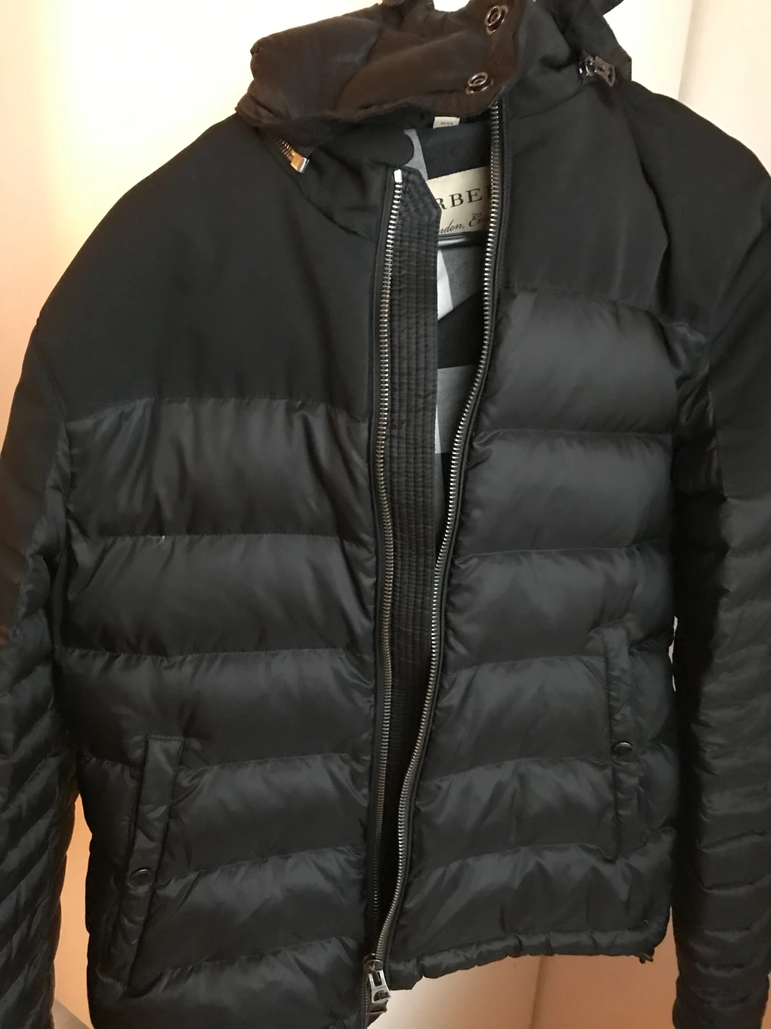 Svart pufferjacka från Burberry - 1